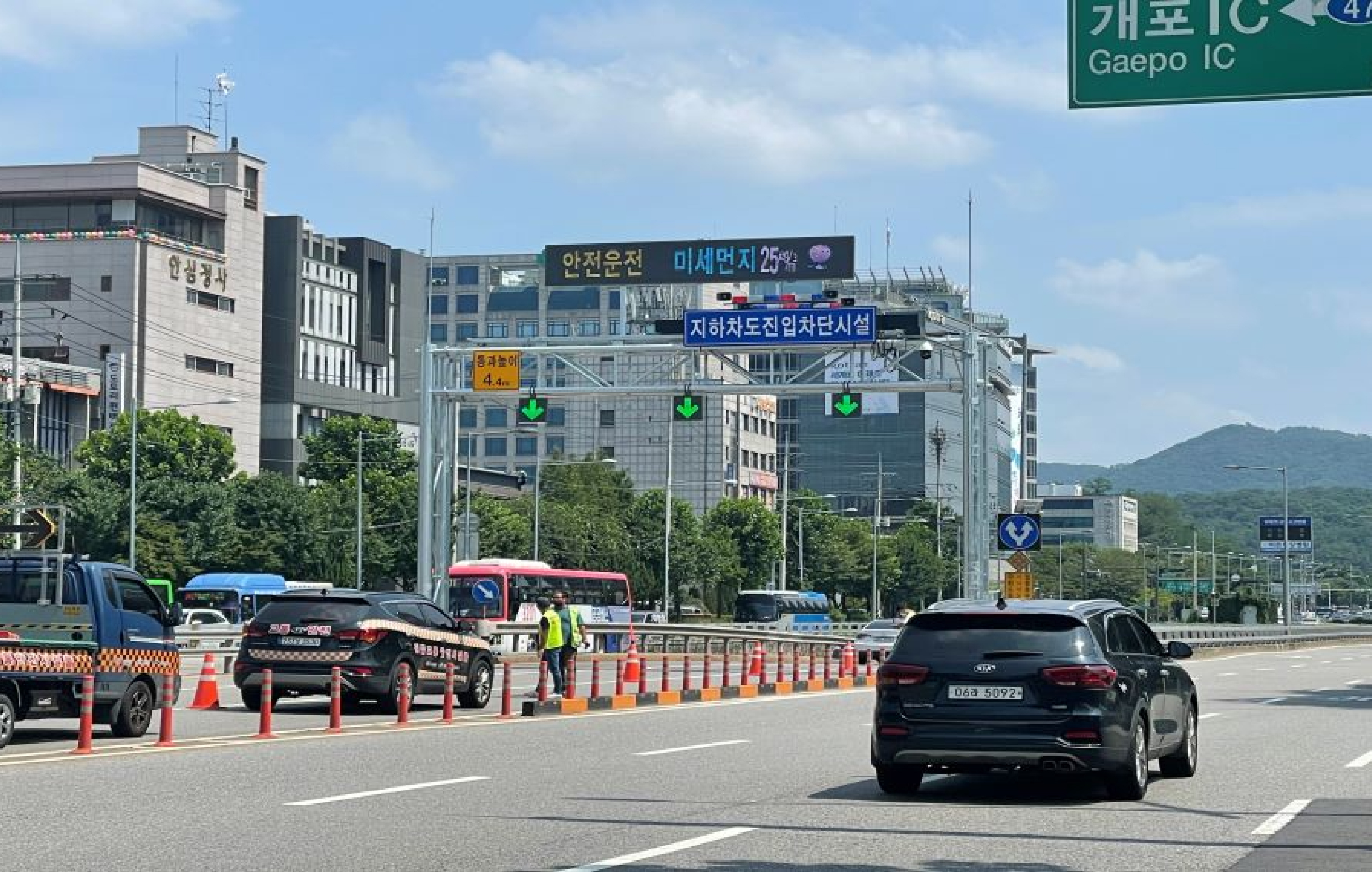 [시공사례] 서울특별시 남부도로사업소 염곡지하차도 진출입 차단시설 구매 설치